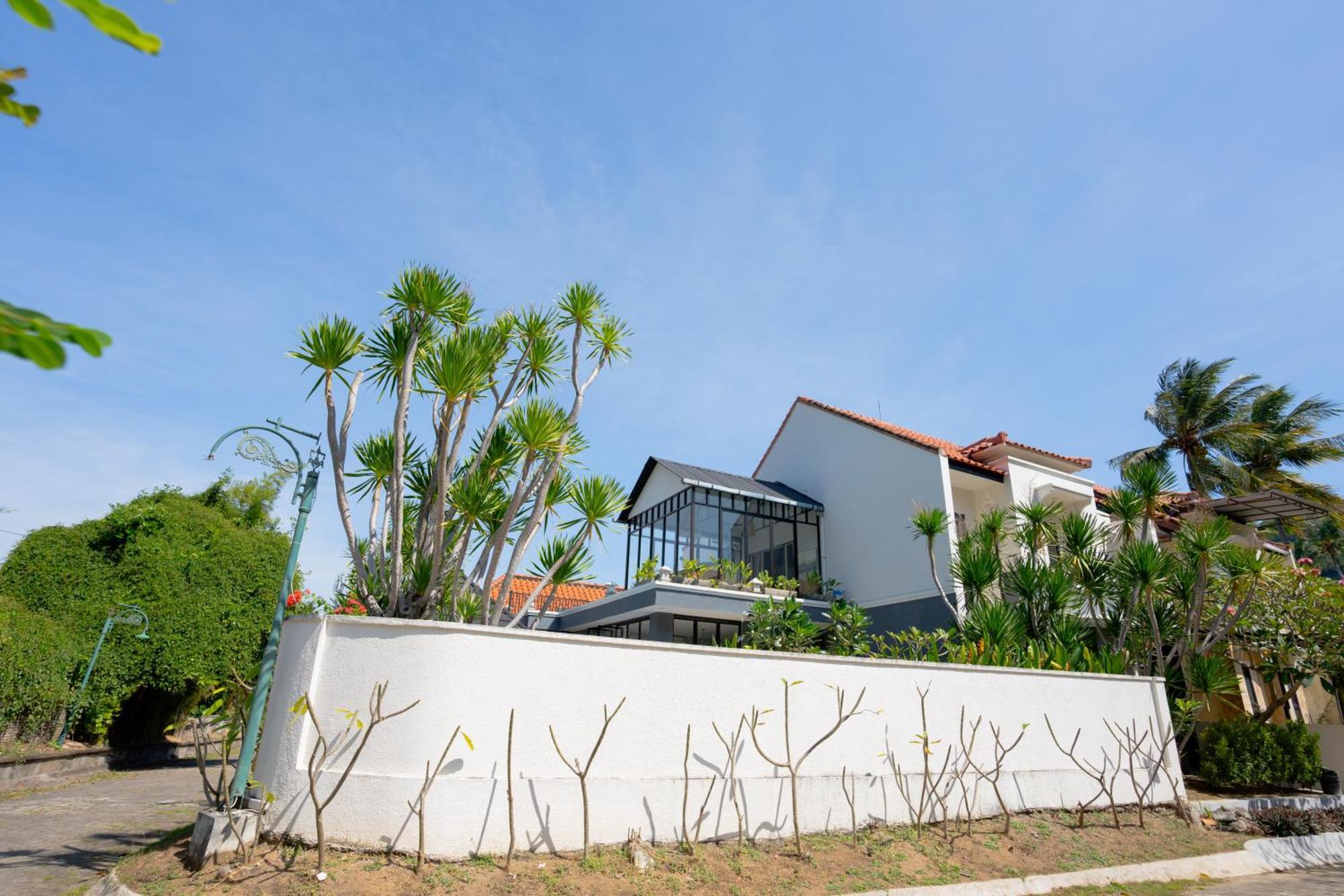 Namaya Villa Senggigi By The Lavana Exterior photo